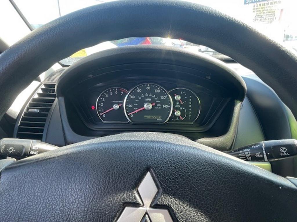 2010 Mitsubishi Galant FE photo