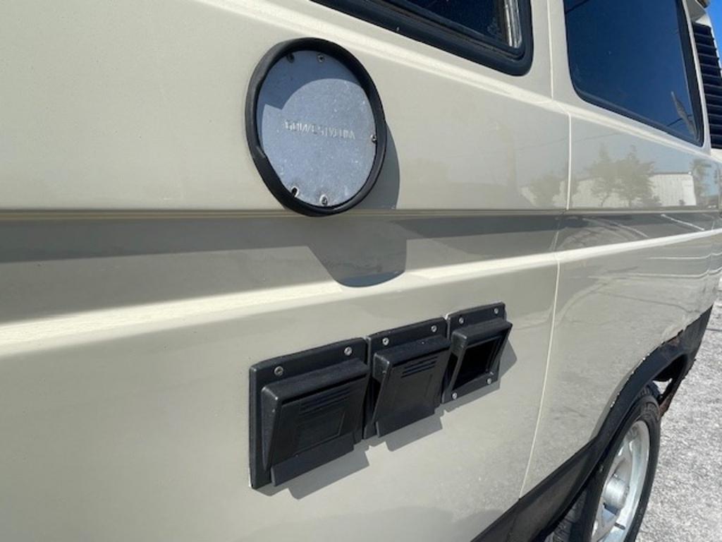 1987 Volkswagen Vanagon - $15,999