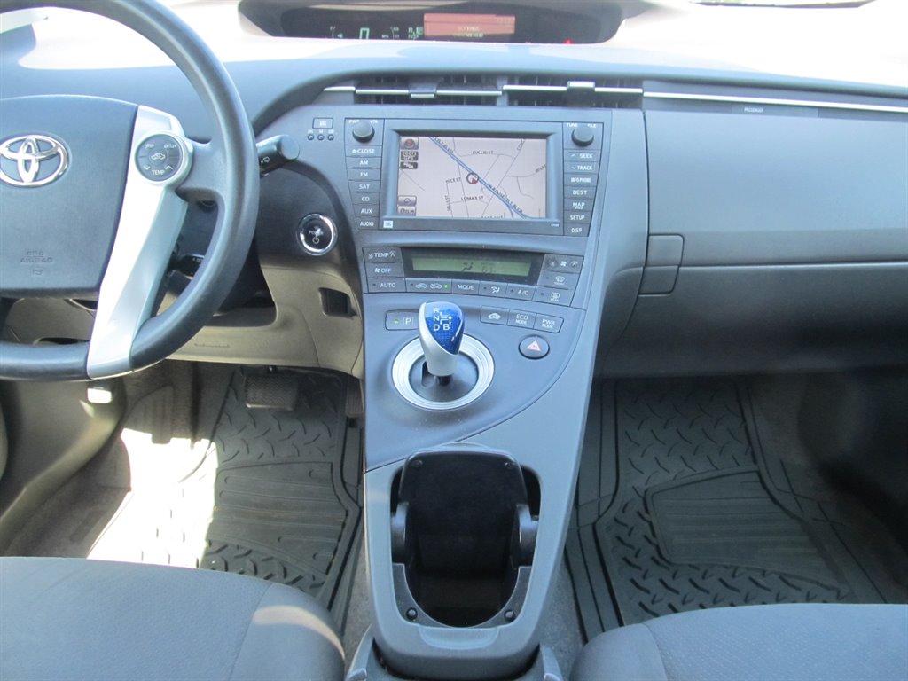 2010 Toyota Prius II photo