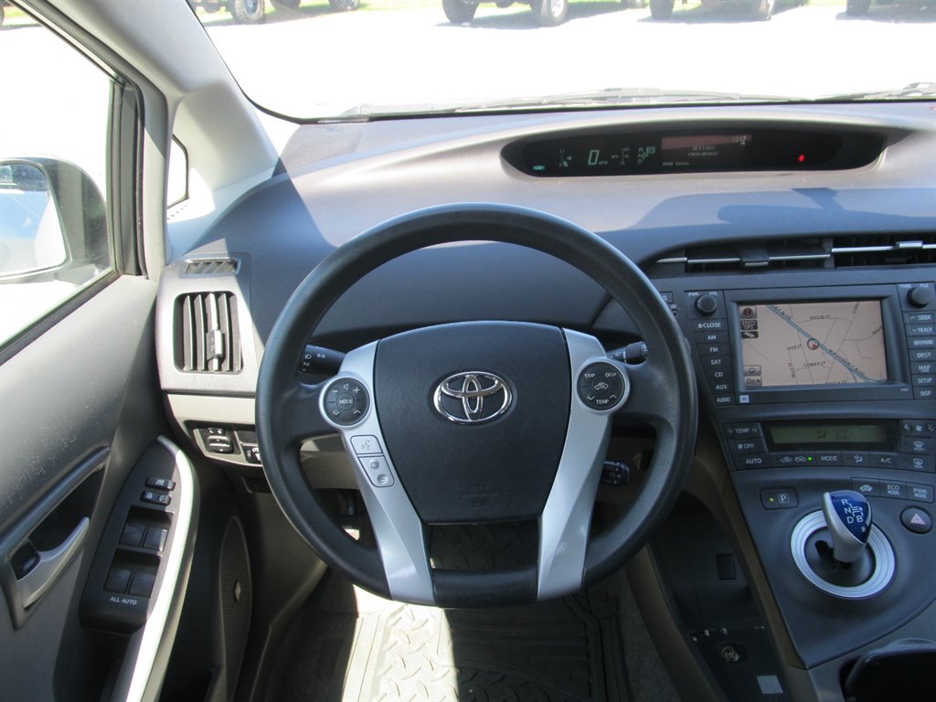 2010 Toyota Prius II photo