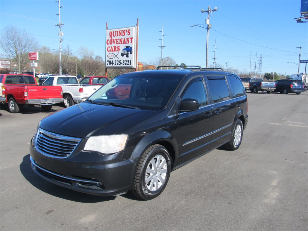 2016 Chrysler Town & Country Touring photo