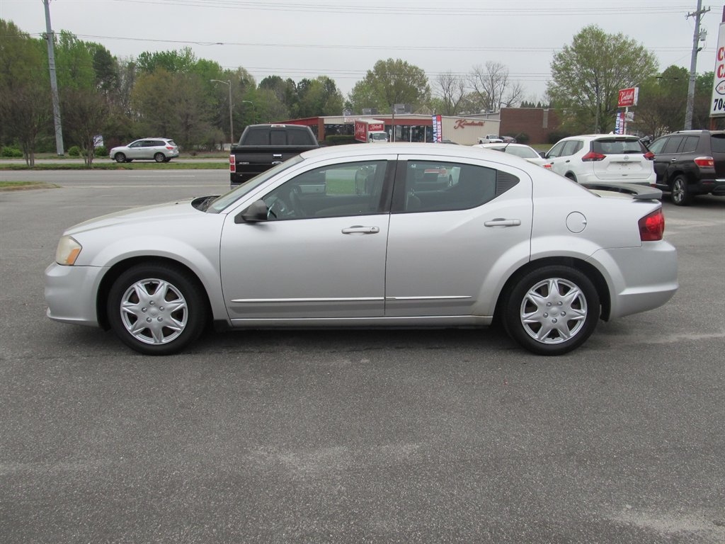 2012 Dodge Avenger SE photo