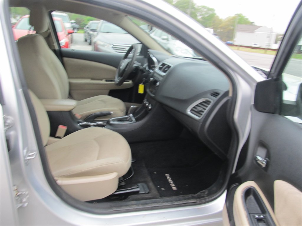2012 Dodge Avenger SE photo