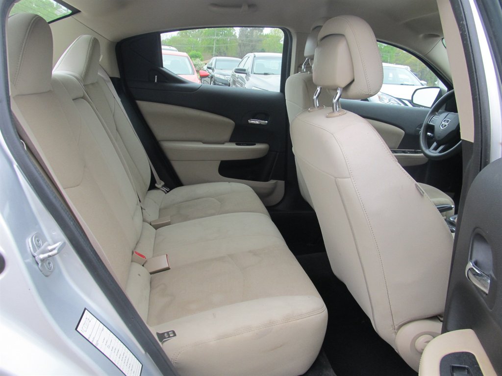 2012 Dodge Avenger SE photo