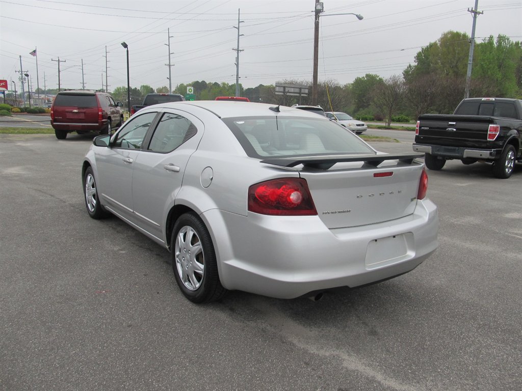 2012 Dodge Avenger SE photo
