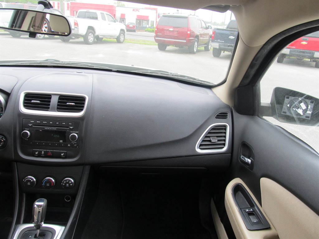 2012 Dodge Avenger SE photo