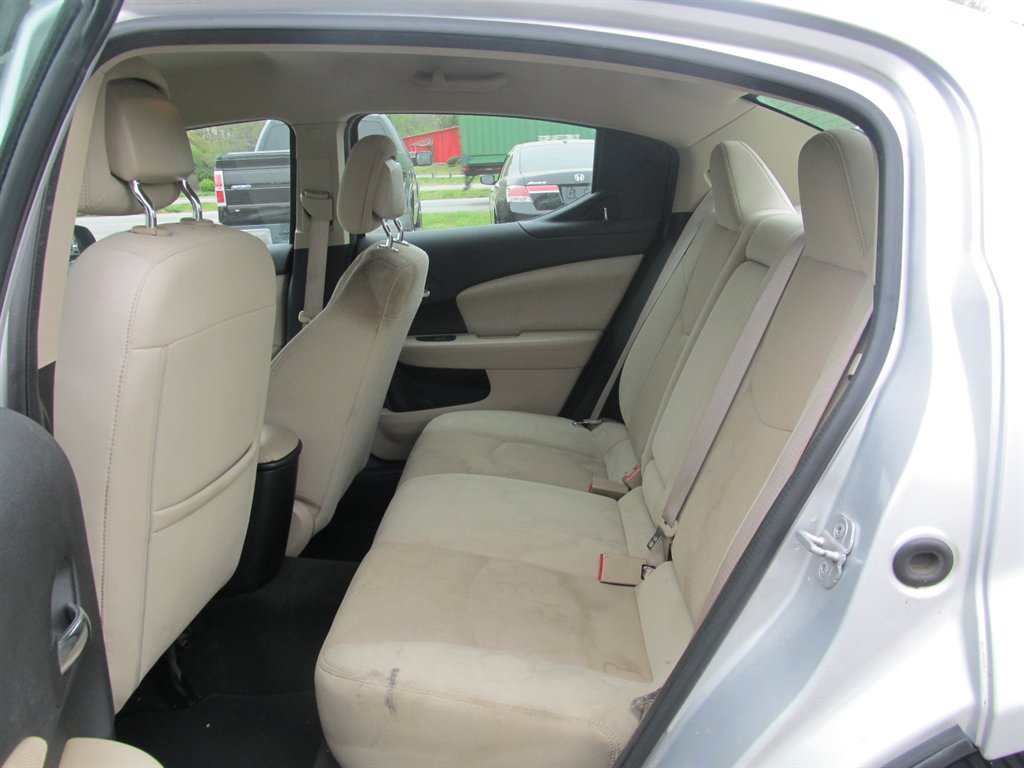 2012 Dodge Avenger SE photo
