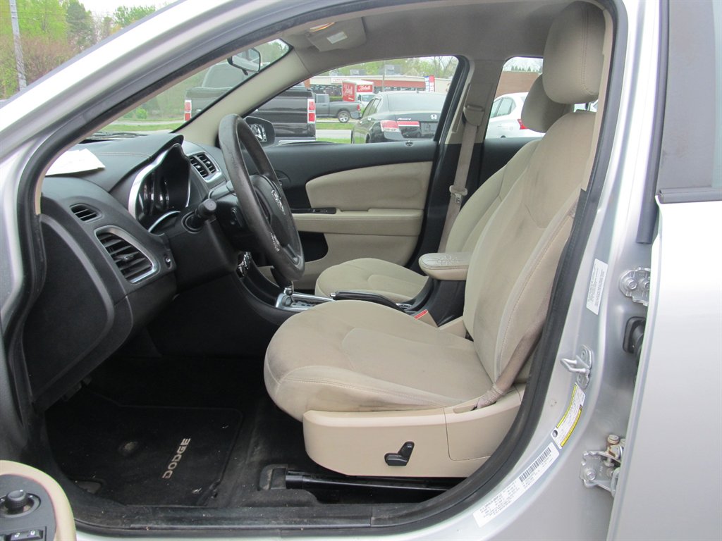 2012 Dodge Avenger SE photo