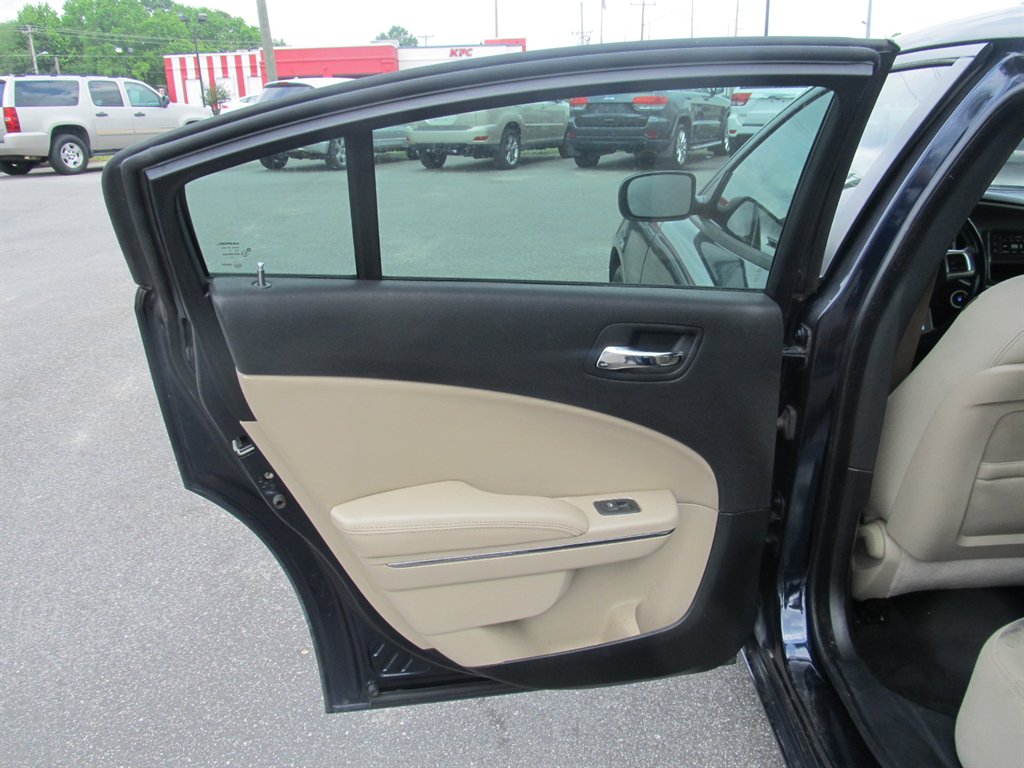 2012 Dodge Charger SE photo
