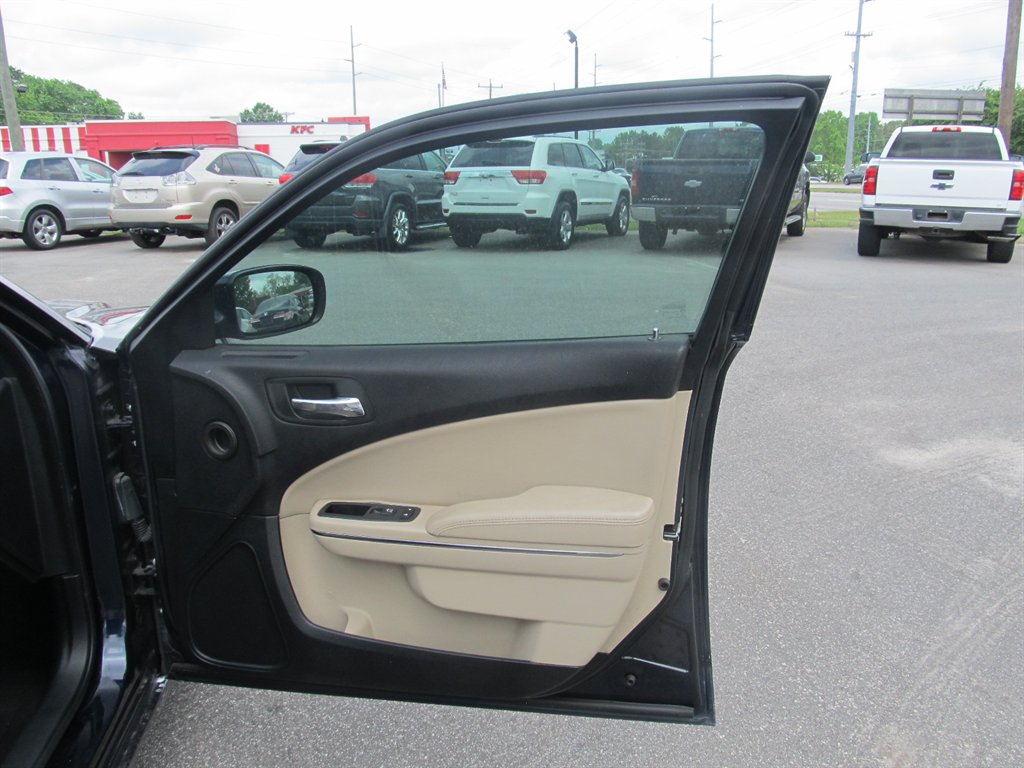 2012 Dodge Charger SE photo