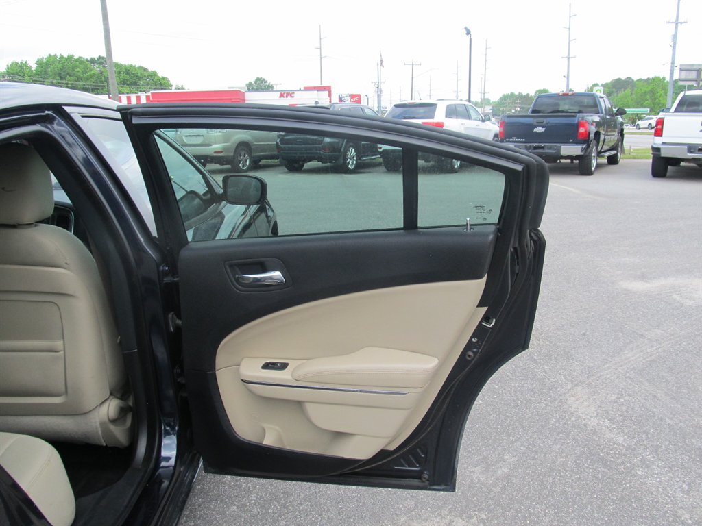 2012 Dodge Charger SE photo