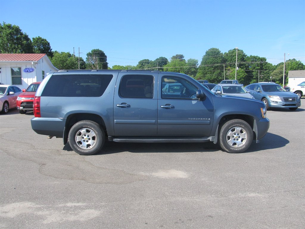 2008 Chevrolet Suburban LT 1500 photo