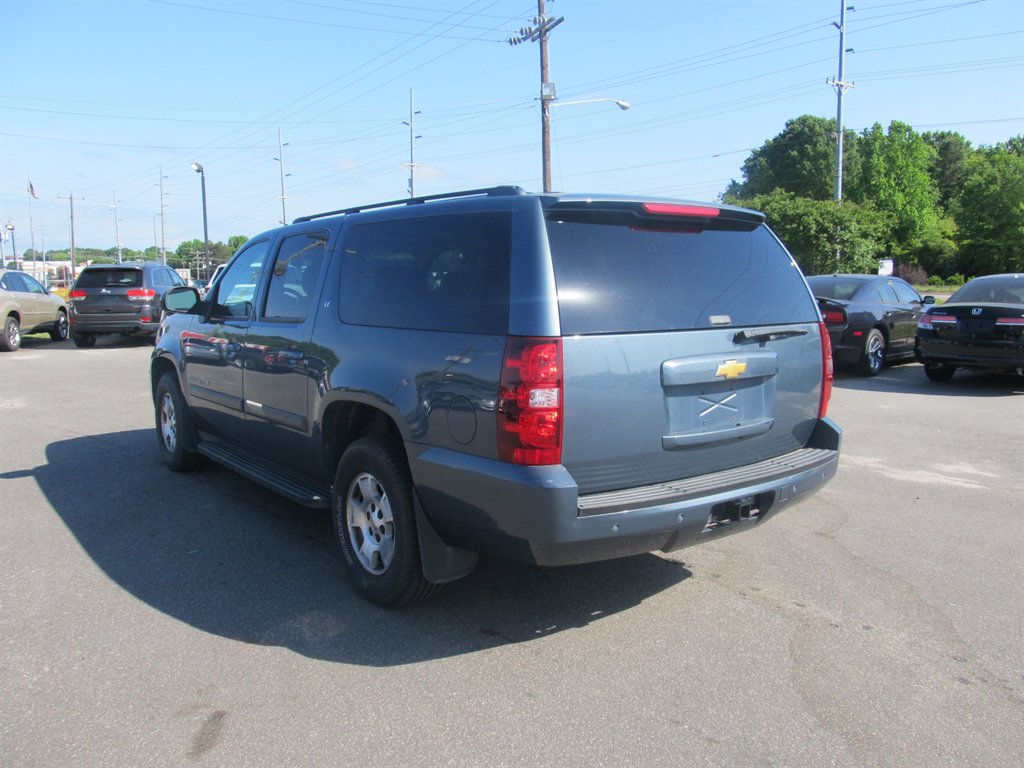 2008 Chevrolet Suburban LT 1500 photo