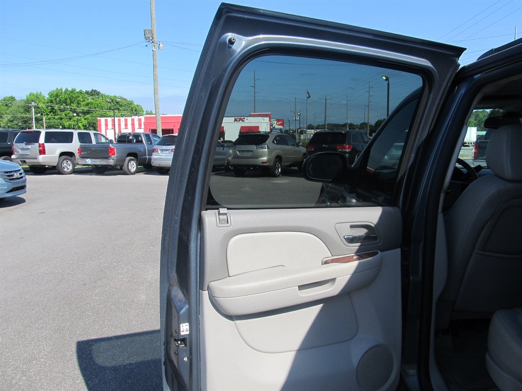 2008 Chevrolet Suburban LT 1500 photo
