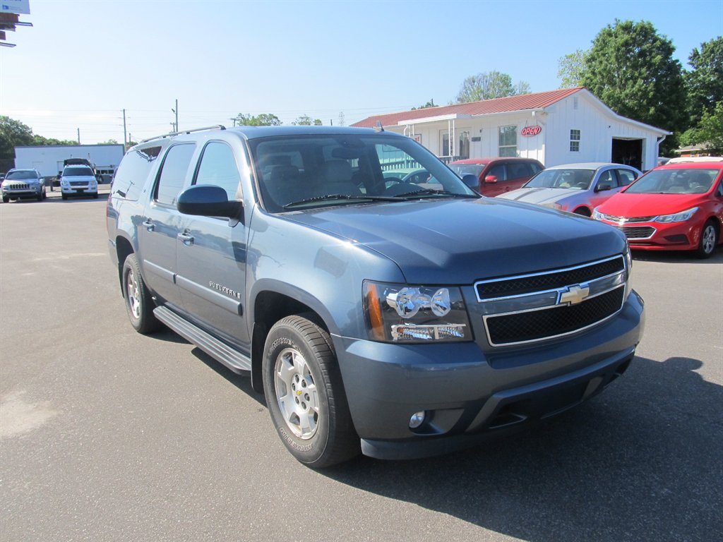 2008 Chevrolet Suburban LT 1500 photo
