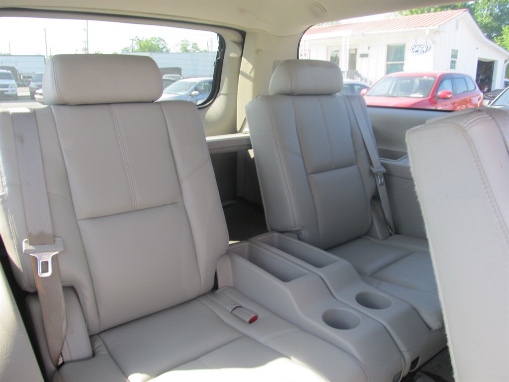 2008 Chevrolet Suburban LT 1500 photo