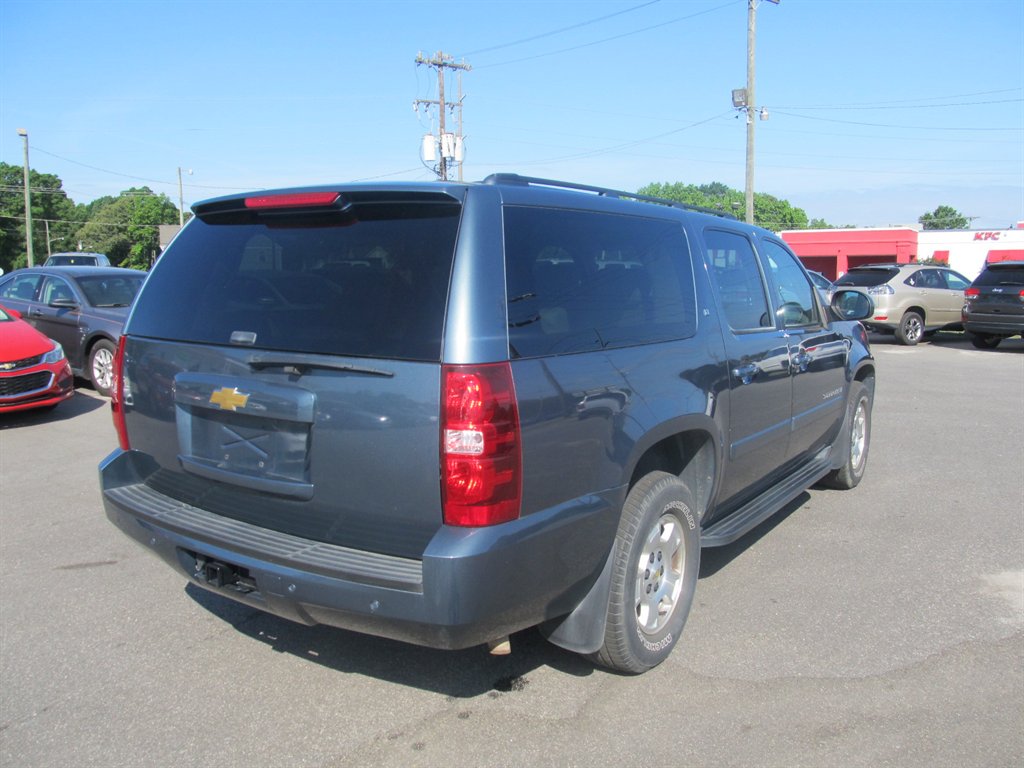2008 Chevrolet Suburban LT 1500 photo