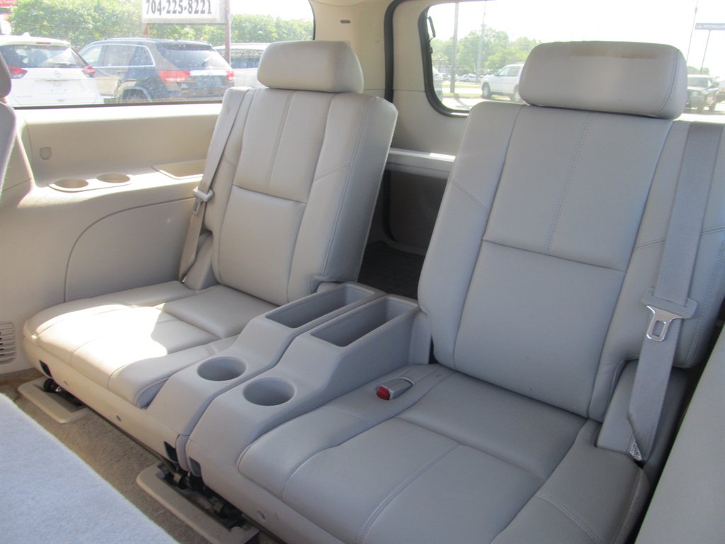 2008 Chevrolet Suburban LT 1500 photo