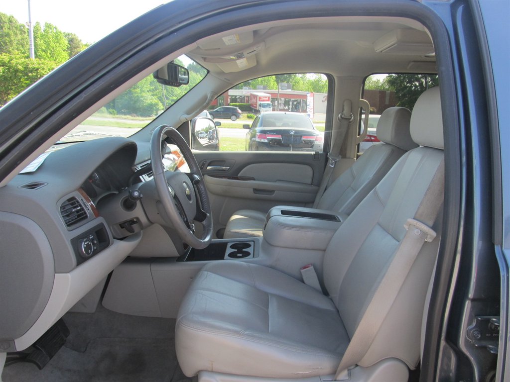 2008 Chevrolet Suburban LT 1500 photo