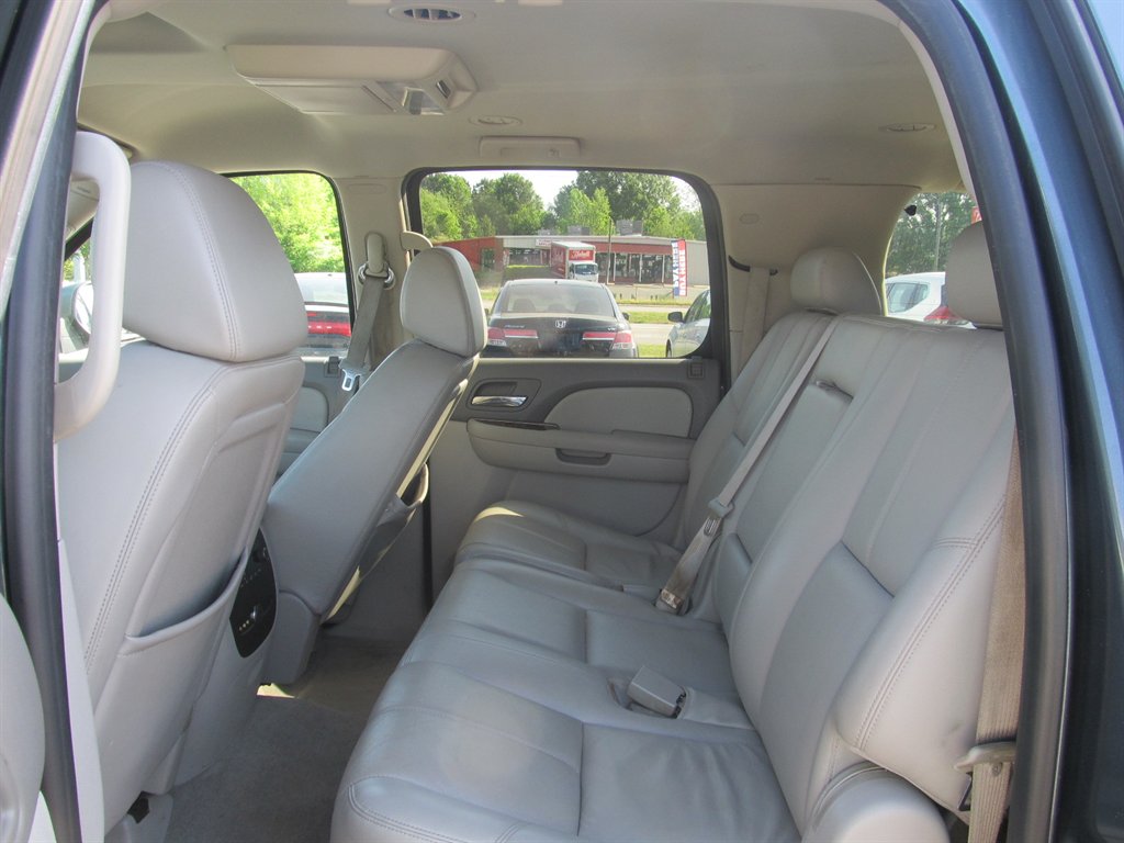 2008 Chevrolet Suburban LT 1500 photo