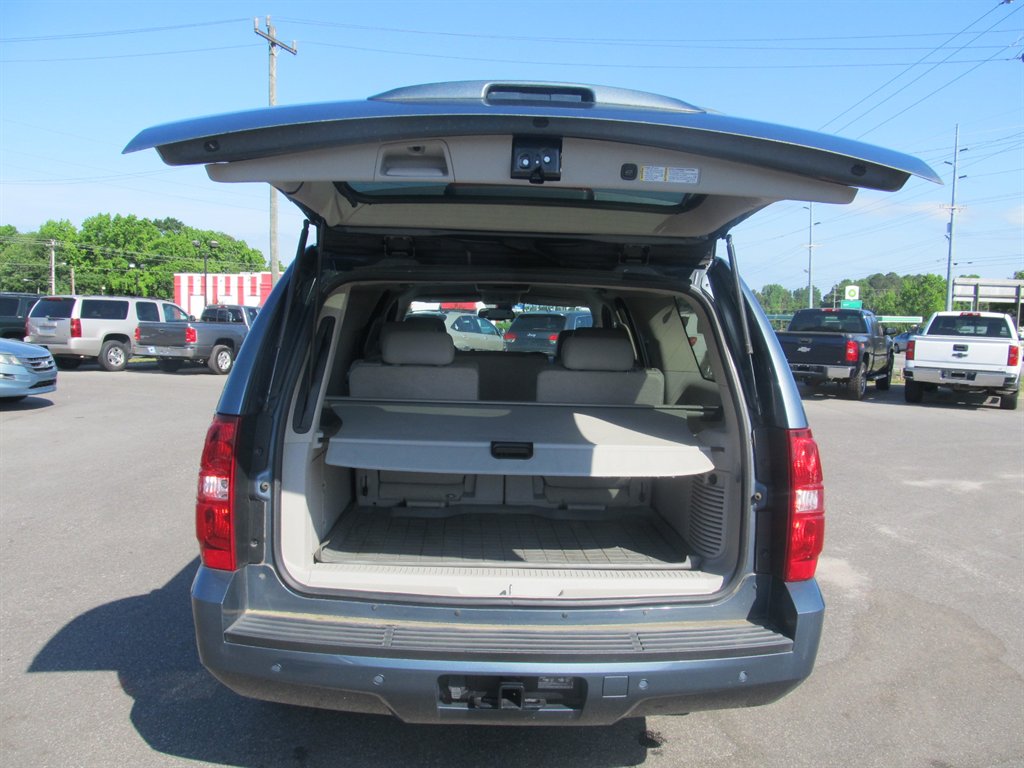 2008 Chevrolet Suburban LT 1500 photo