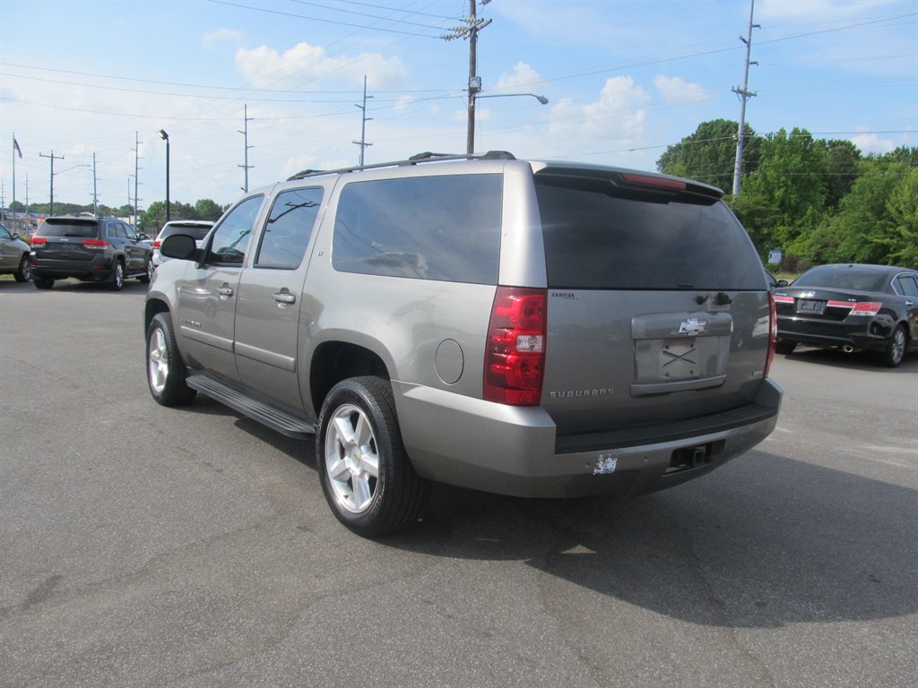 2007 Chevrolet Suburban LS 1500 photo