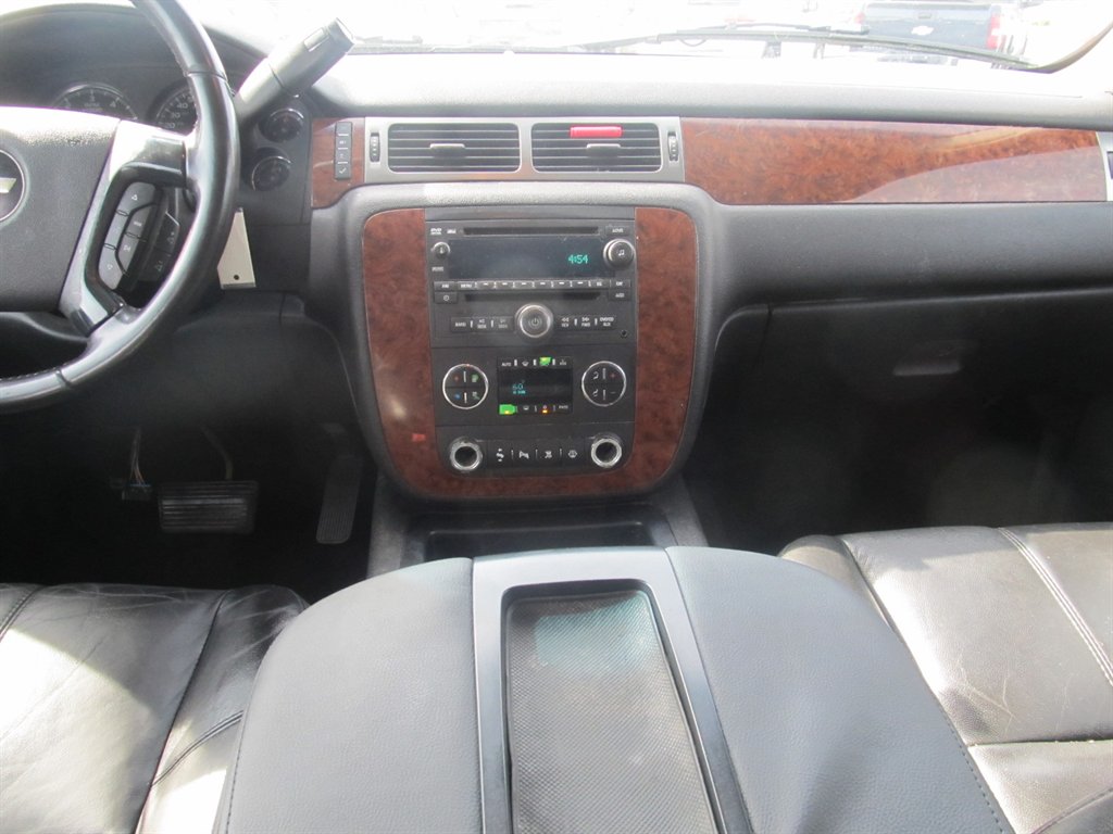2007 Chevrolet Suburban LS 1500 photo
