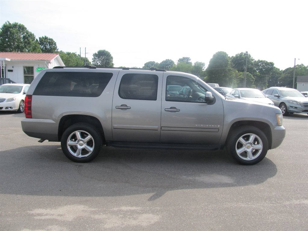 2007 Chevrolet Suburban LS 1500 photo