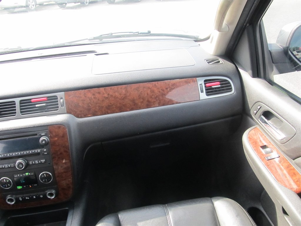 2007 Chevrolet Suburban LS 1500 photo