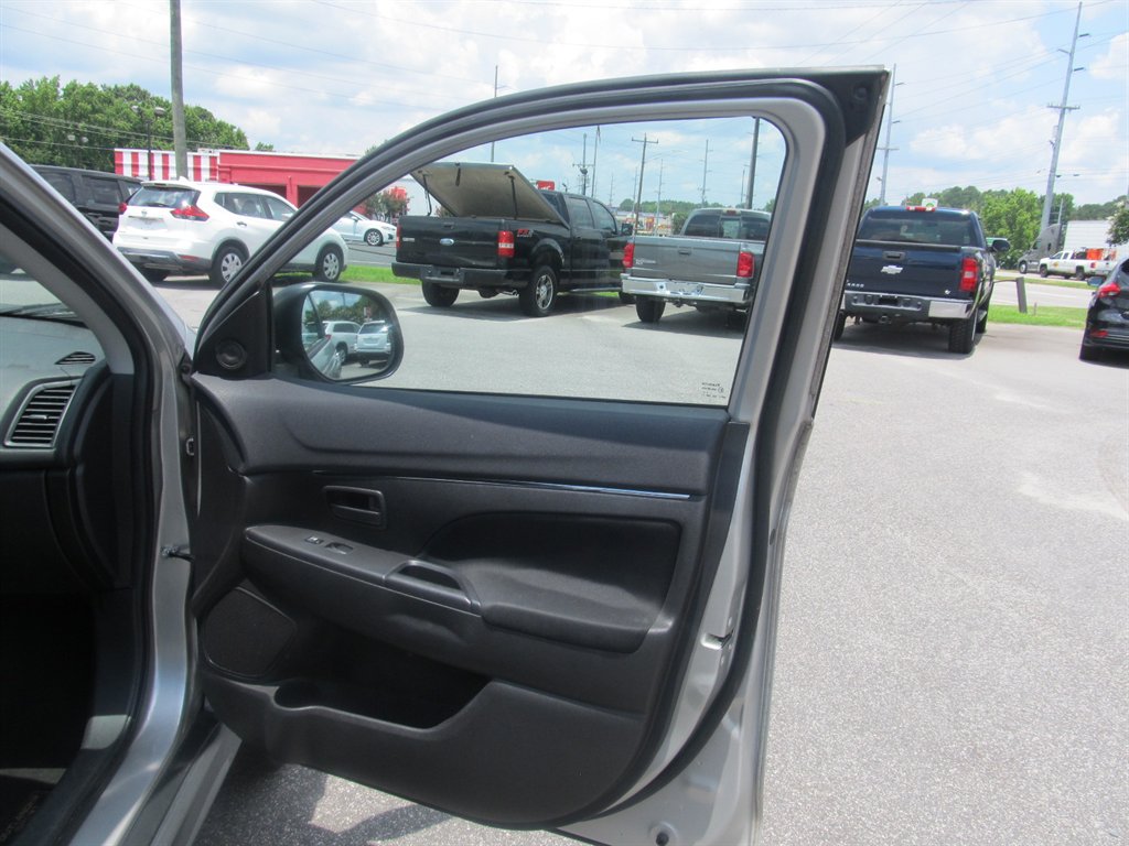 2013 Mitsubishi Outlander - $8,999