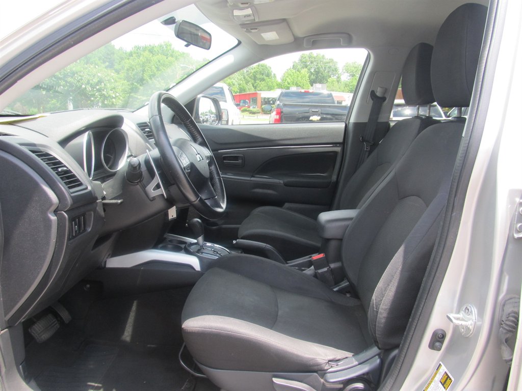 2013 Mitsubishi Outlander - $8,999