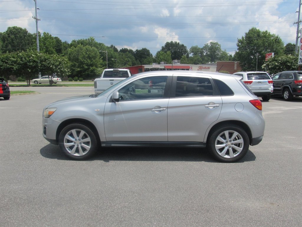 2013 Mitsubishi Outlander - $8,999