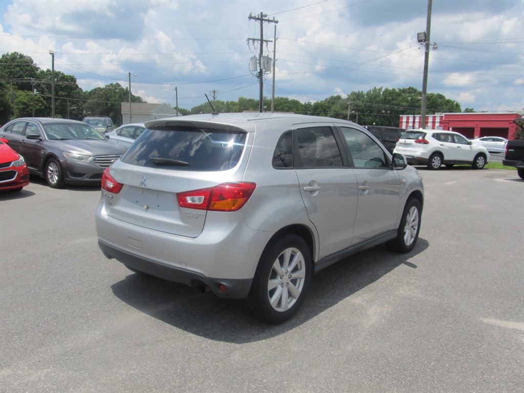 2013 Mitsubishi Outlander - $8,999