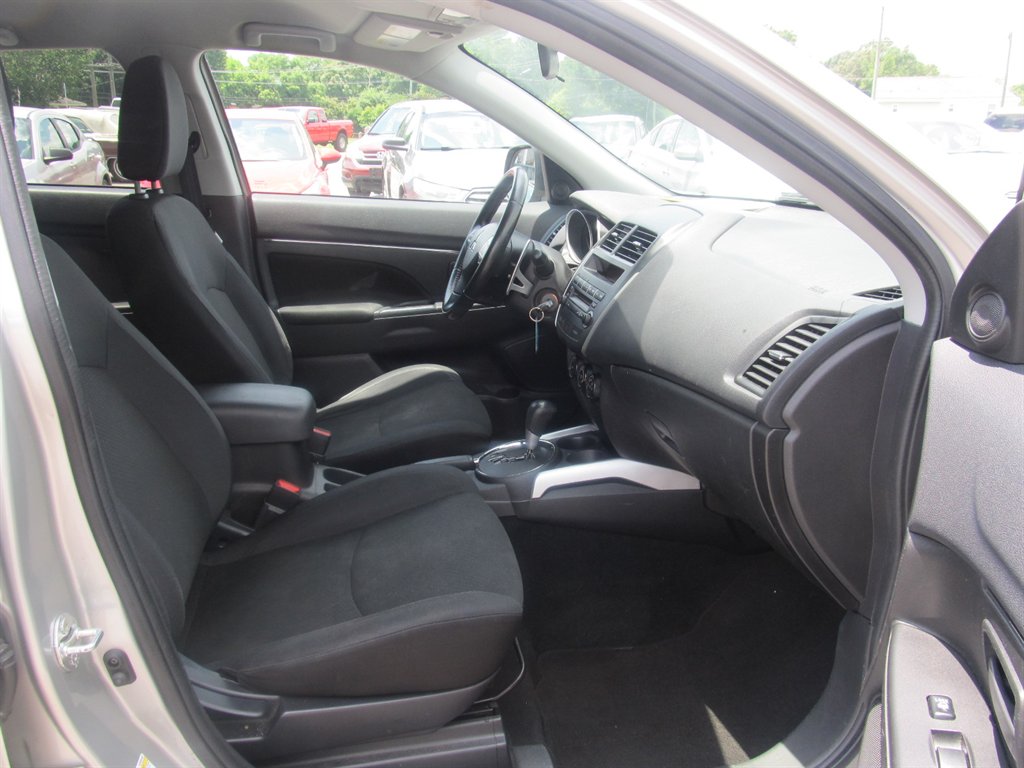 2013 Mitsubishi Outlander - $8,999