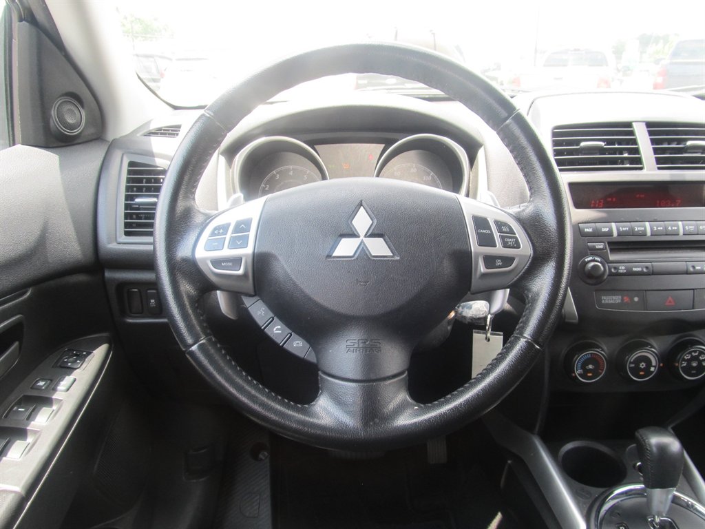 2013 Mitsubishi Outlander - $8,999