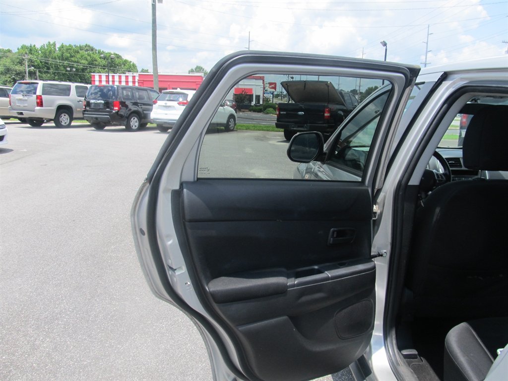 2013 Mitsubishi Outlander - $8,999