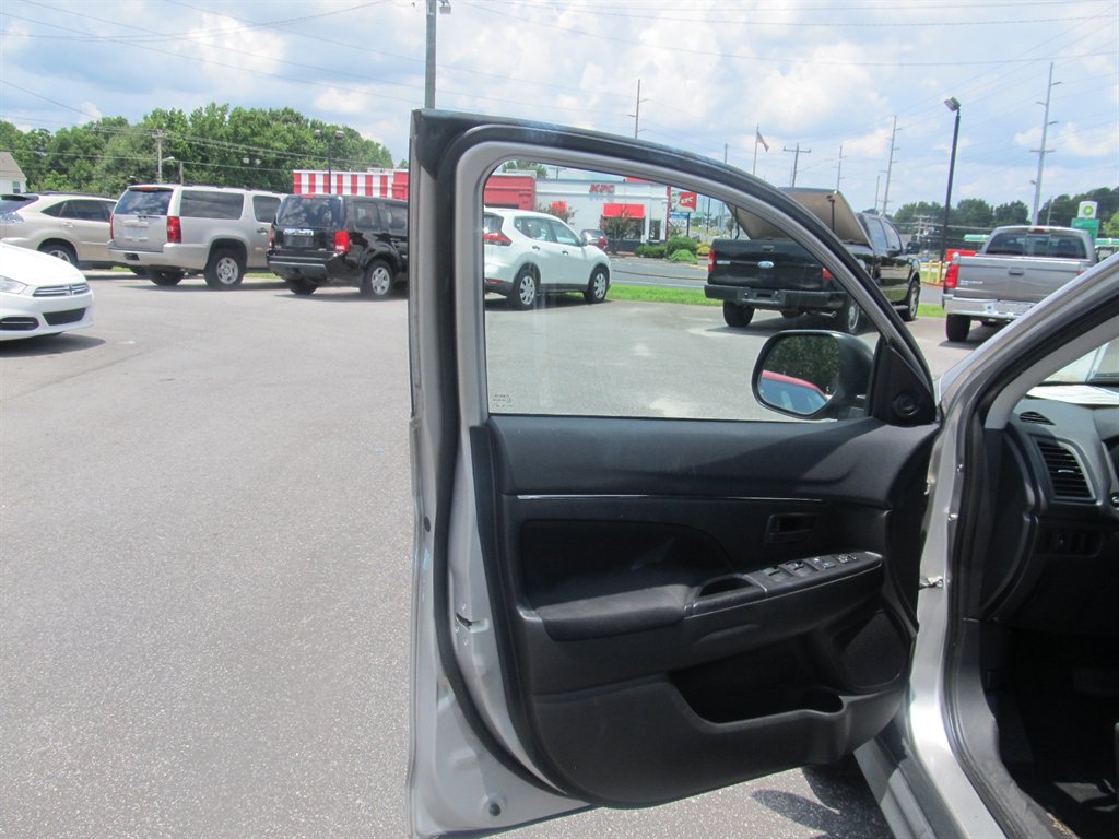 2013 Mitsubishi Outlander - $8,999