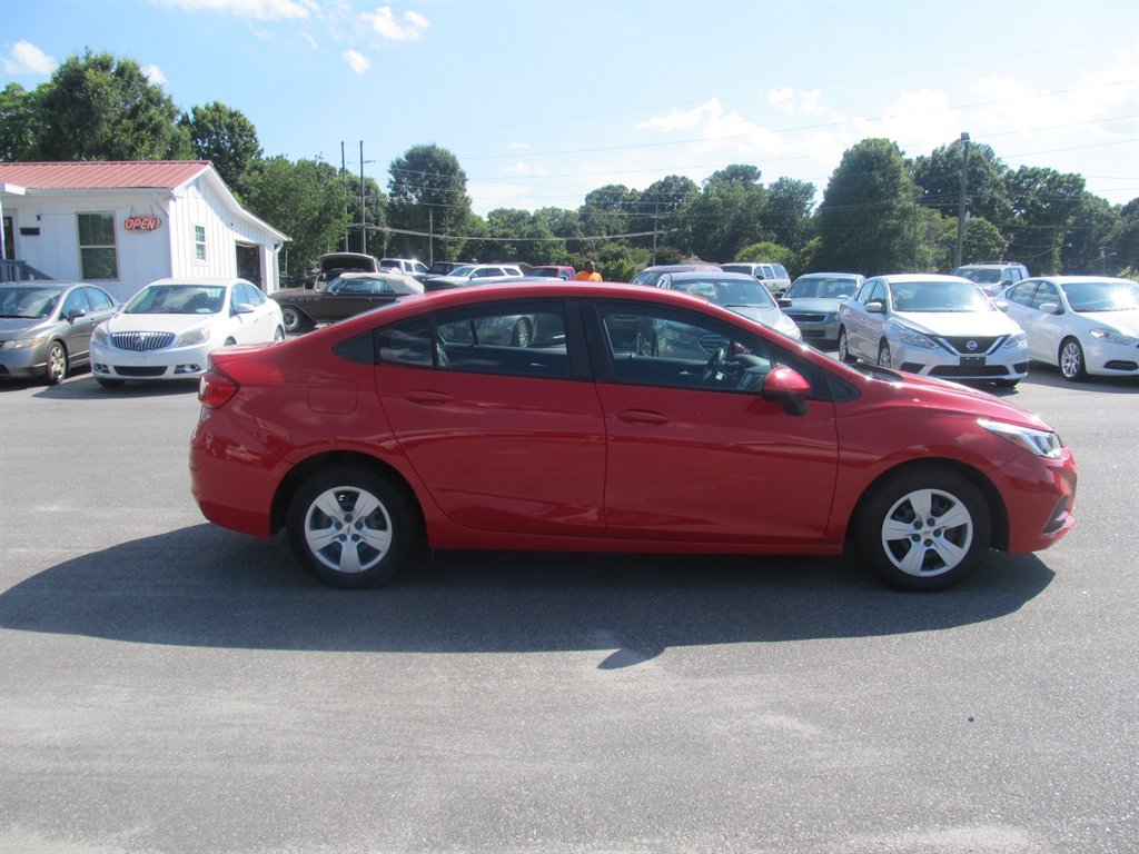 2018 Chevrolet Cruze - $8,999
