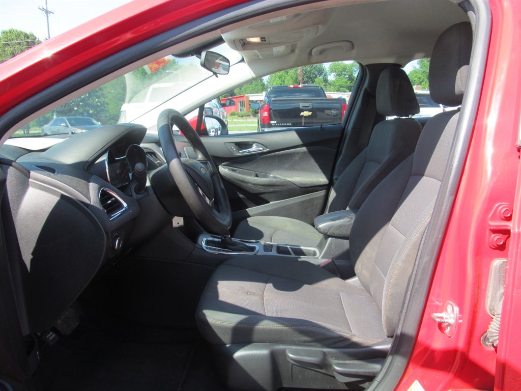 2018 Chevrolet Cruze - $8,999
