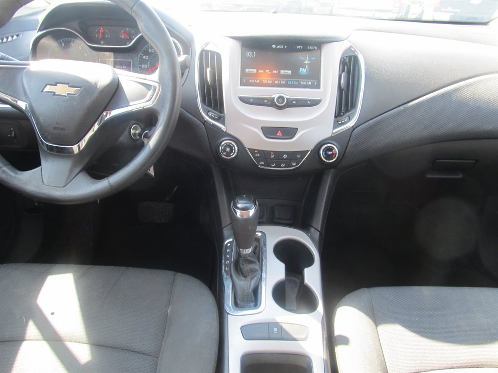 2018 Chevrolet Cruze - $8,999