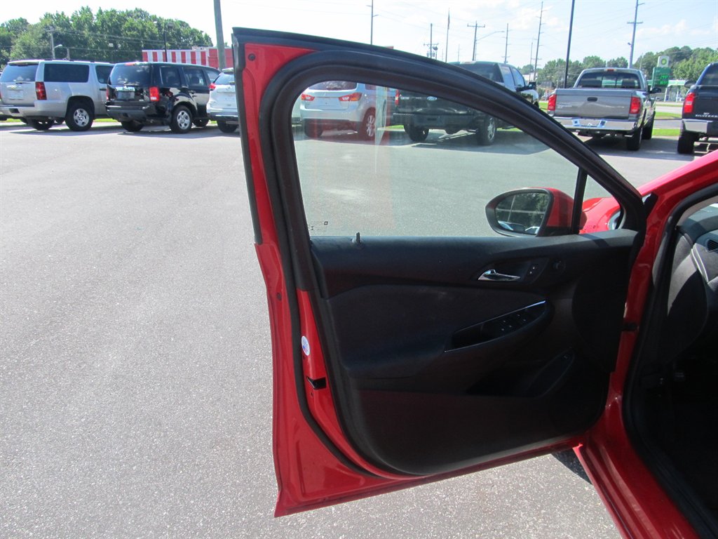 2018 Chevrolet Cruze - $8,999