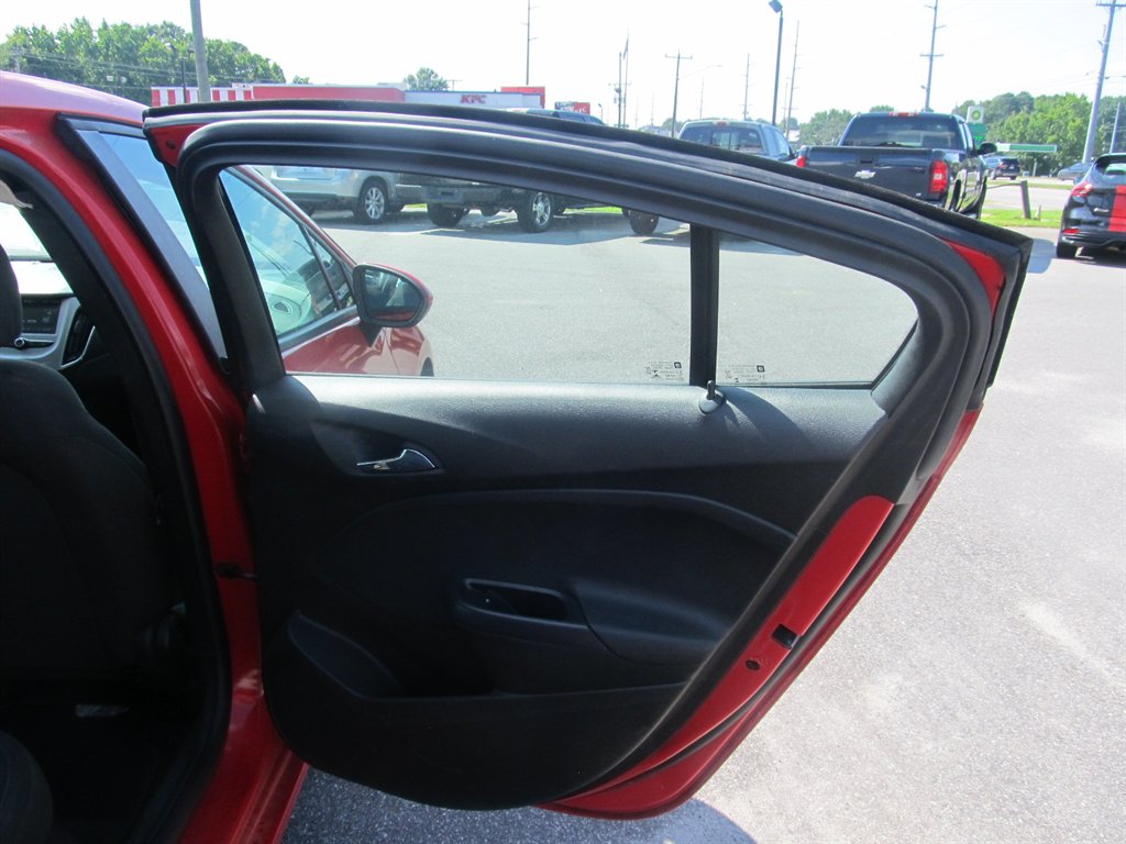 2018 Chevrolet Cruze - $8,999