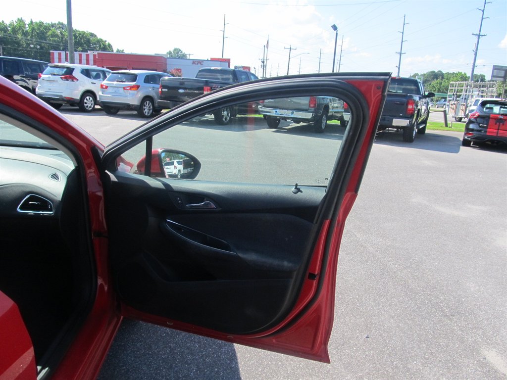 2018 Chevrolet Cruze - $8,999