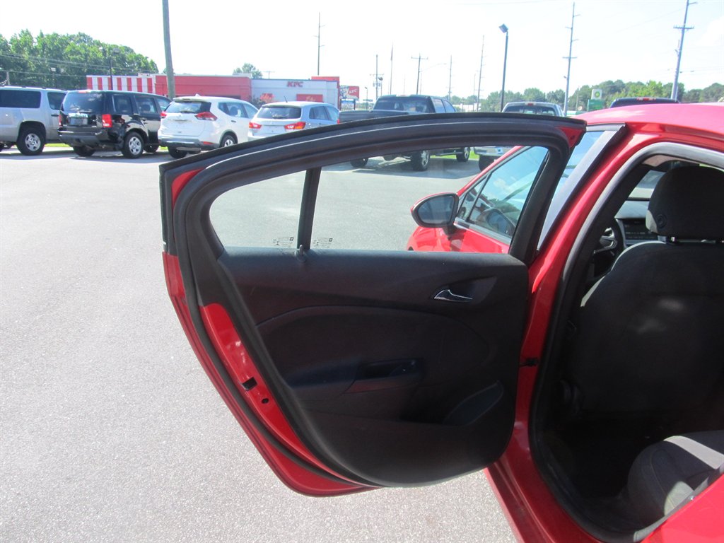 2018 Chevrolet Cruze - $8,999
