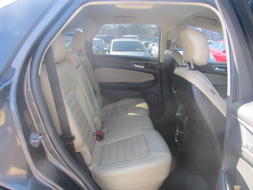 2015 Ford Edge - $9,999