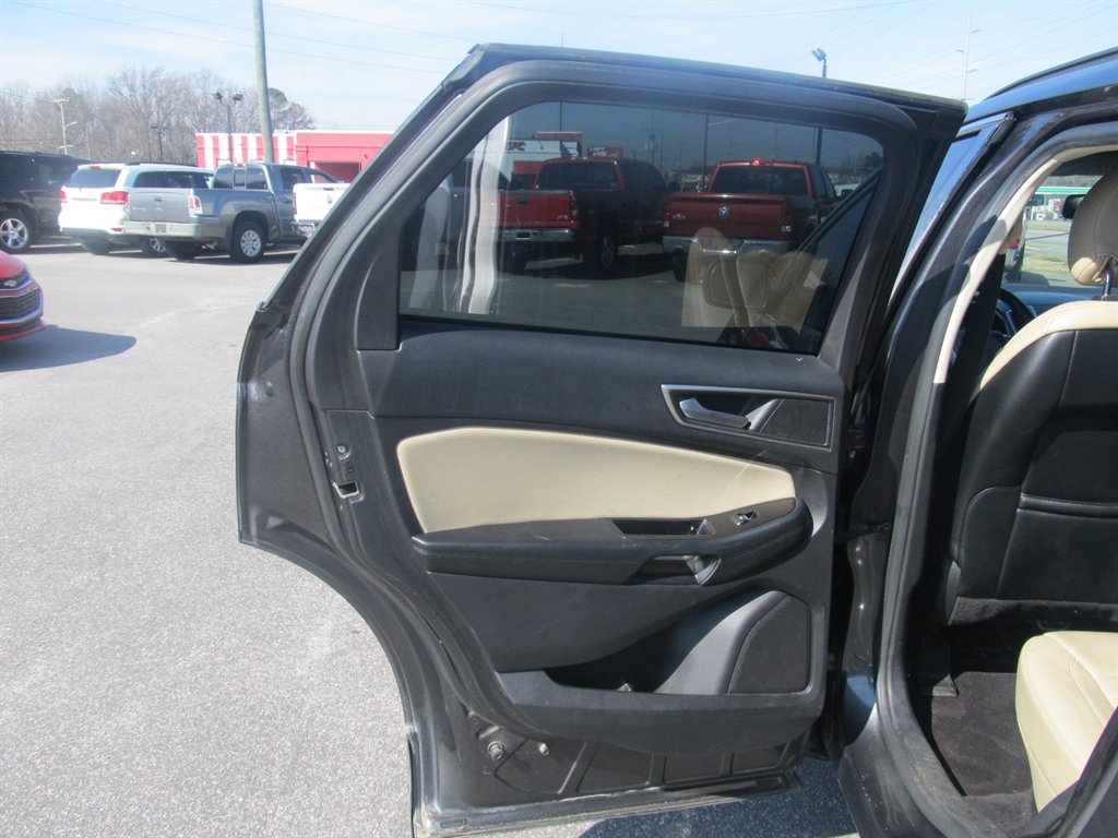 2015 Ford Edge - $9,999