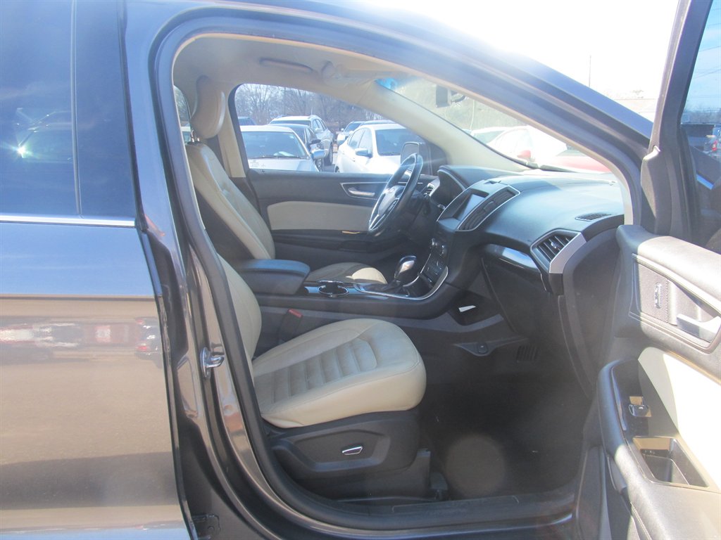 2015 Ford Edge - $9,999
