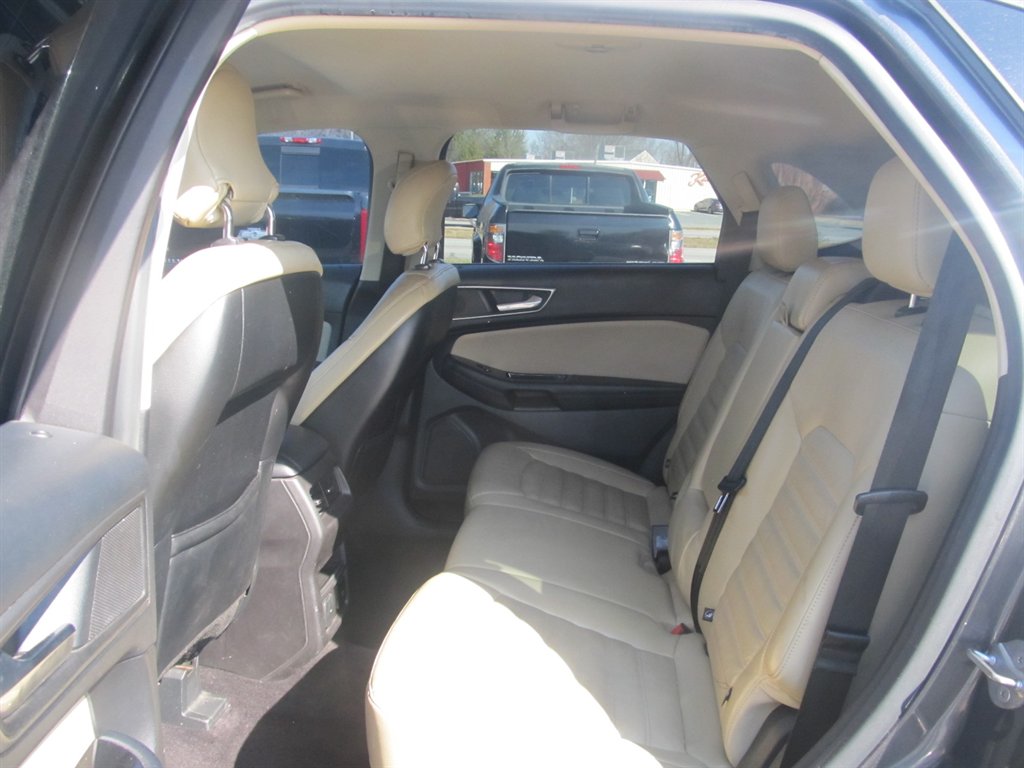 2015 Ford Edge - $9,999