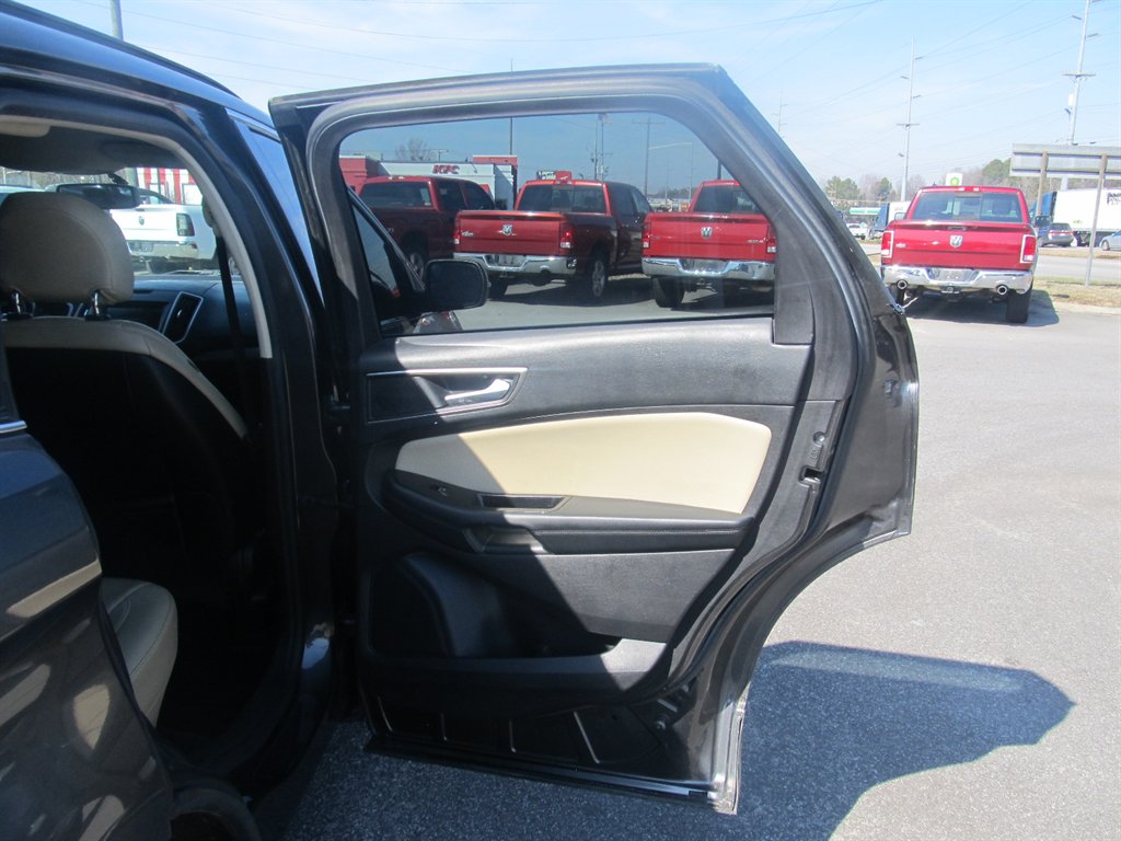 2015 Ford Edge - $9,999