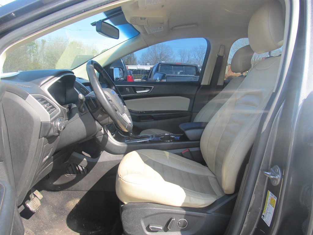 2015 Ford Edge - $9,999